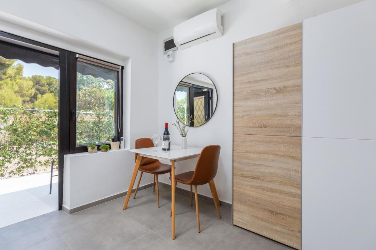 3 Minutes From The Beach: Lovely Studio Apartment بولا المظهر الخارجي الصورة