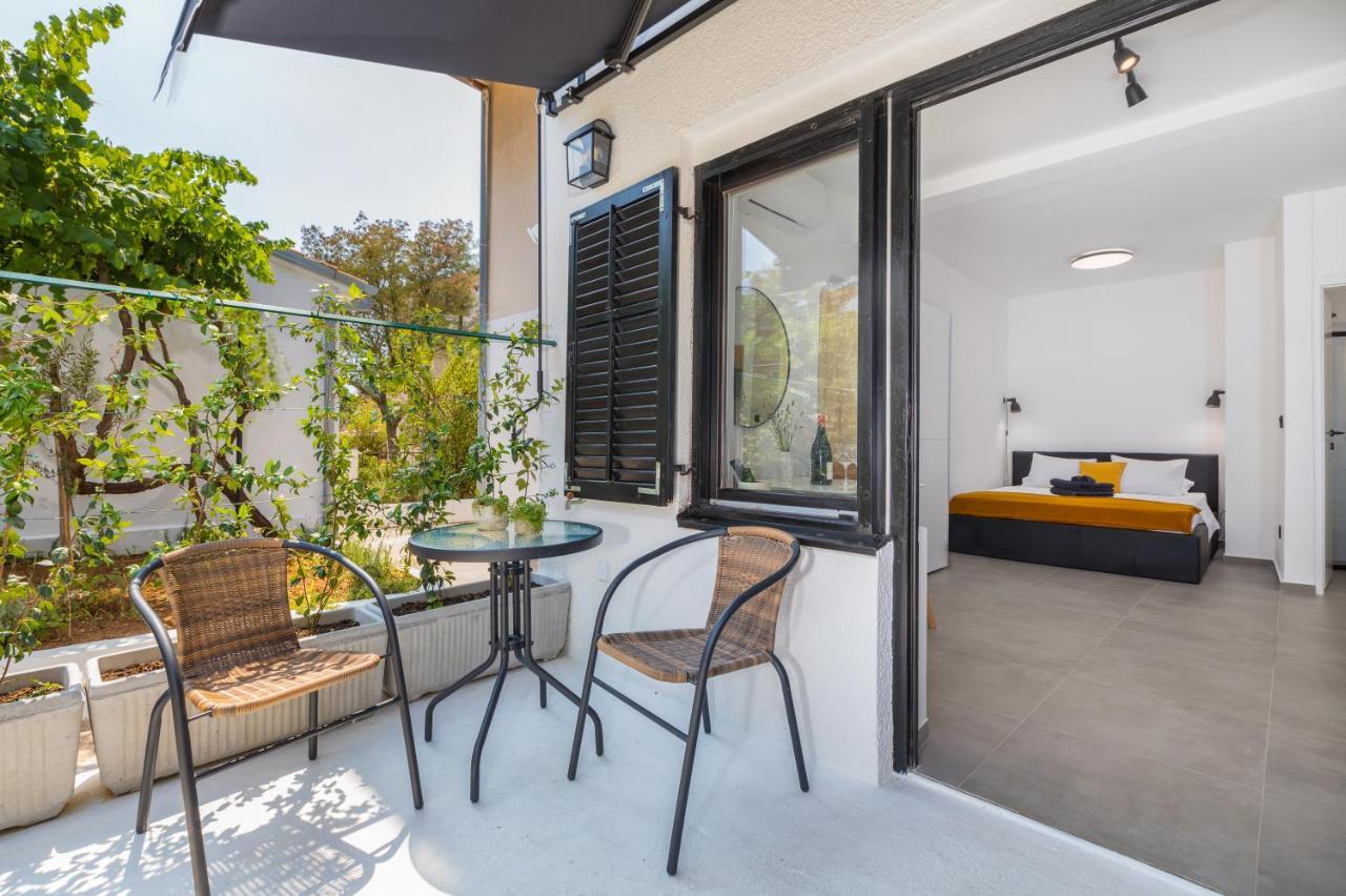 3 Minutes From The Beach: Lovely Studio Apartment بولا المظهر الخارجي الصورة