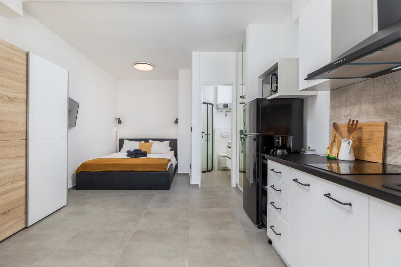 3 Minutes From The Beach: Lovely Studio Apartment بولا المظهر الخارجي الصورة
