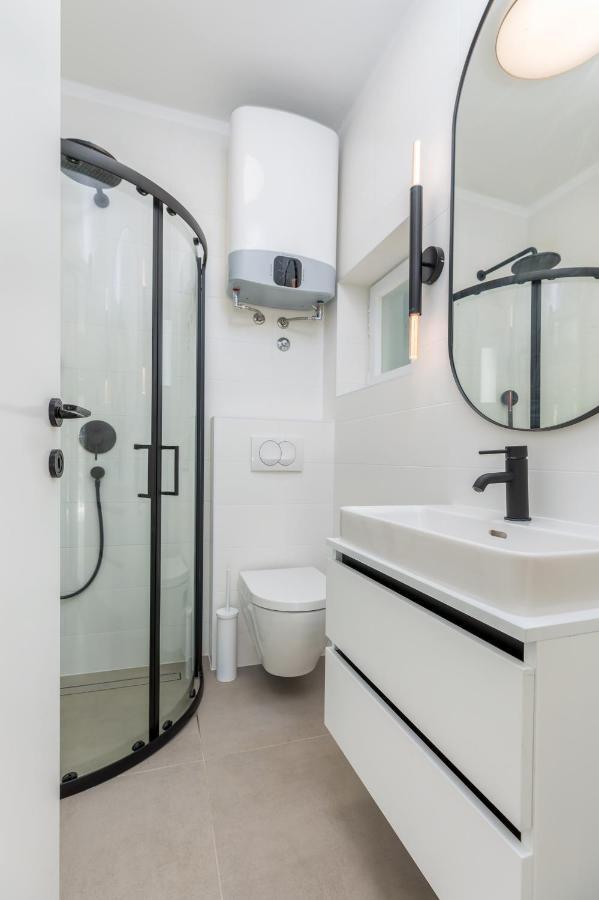 3 Minutes From The Beach: Lovely Studio Apartment بولا المظهر الخارجي الصورة